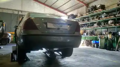 Veículo de Sucata ford mondeo berlina (ge) trend do ano 2001 alimentado d6ba