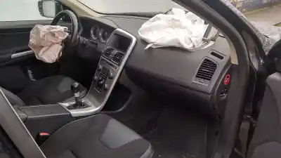 Sloopvoertuig volvo xc60 momentum drive van het jaar 2011 aangedreven d5204t3