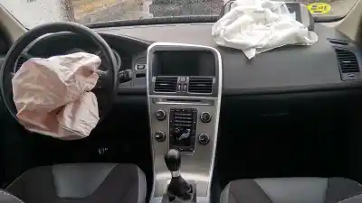 Sloopvoertuig volvo xc60 momentum drive van het jaar 2011 aangedreven d5204t3