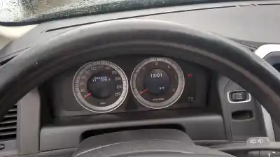 Sloopvoertuig volvo xc60 momentum drive van het jaar 2011 aangedreven d5204t3