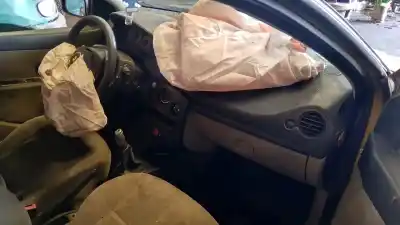 Veicolo di demolizione renault clio iii confort expression dell'anno 2006 alimentato k9k766