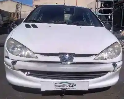 Hurda Aracı PEUGEOT 206 BERLINA XR Yılın 2001 güçlü KFW