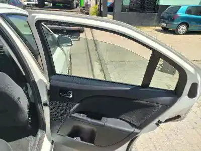 Veicolo di demolizione ford mondeo berlina (ge) ambiente (06.2003->) (d) dell'anno 2003 alimentato cfba