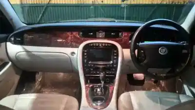 Veículo de Sucata jaguar xj 2.7 v6 diesel cat do ano 2005 alimentado 7b