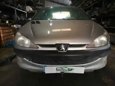 Véhicule à la ferraille peugeot                                            206 berlina                                                                                                                                                                                                                                                xn                                                                                                                                                                                                                                                         de l'année 2000 alimenté wjz