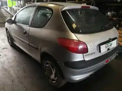 Véhicule à la ferraille peugeot                                            206 berlina                                                                                                                                                                                                                                                xn                                                                                                                                                                                                                                                         de l'année 2000 alimenté wjz