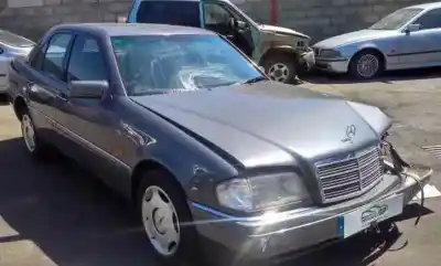 Vehículo de desguace MERCEDES CLASE C (W202) BERLINA 220 Diesel (202.121) del año 1994 con motor OM604910