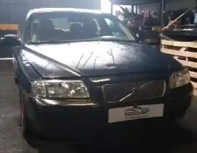 Véhicule à la ferraille VOLVO S80 BERLINA 2.4 (125kW) de l'année 2001 alimenté B5244S