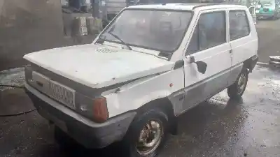 Veicolo di demolizione fiat panda 45 dell'anno 1980 alimentato a112b1054