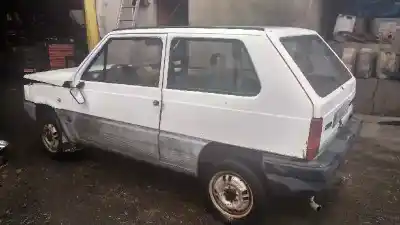 Veicolo di demolizione fiat panda 45 dell'anno 1980 alimentato a112b1054