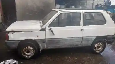 Veicolo di demolizione fiat panda 45 dell'anno 1980 alimentato a112b1054