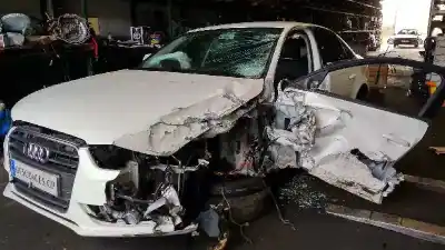Veicolo di demolizione audi a4 berlina (b8) básico dell'anno 2012 alimentato cjc