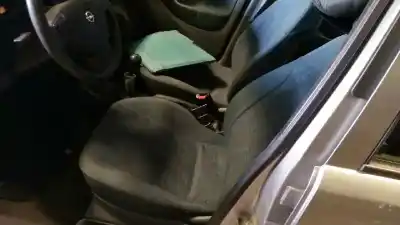 Здавання транспортного засобу opel corsa c club року 2001 потужний z12xe