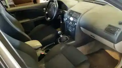 Veicolo di demolizione ford mondeo berlina (ge) ambiente dell'anno 2000 alimentato d6ba