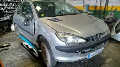 Vehículo de desguace PEUGEOT 206 BERLINA X-Line del año 2000 con motor WJZ