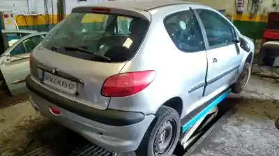 Véhicule à la ferraille peugeot                                            206 berlina                                                                                                                                                                                                                                                x-line                                                                                                                                                                                                                                                     de l'année 2000 alimenté wjz