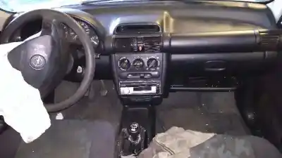 Veículo de Sucata opel corsa b 1.0 eco do ano 2000 alimentado x10xe