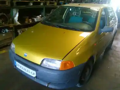 Vehicul casat fiat punto (176_) 75 1.2 al anului 1996 alimentat 176a8000