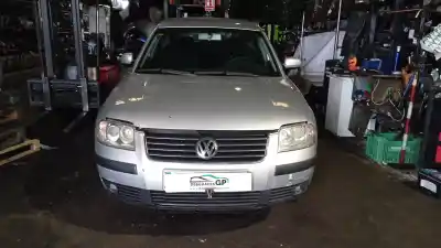 Vehículo de desguace VOLKSWAGEN PASSAT BERLINA (3B3) Advance del año 2004 con motor AVB