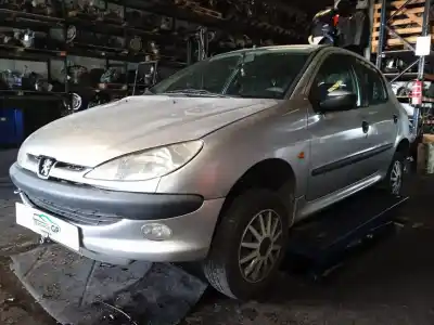 Véhicule à la ferraille peugeot                                            206 berlina                                                                                                                                                                                                                                                x-line                                                                                                                                                                                                                                                     de l'année 1999 alimenté wjz