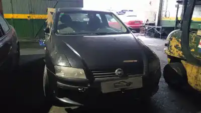 Veículo de Sucata FIAT STILO (192_) 1.6 16V (192_XB1A) do ano 2004 alimentado 182B6000