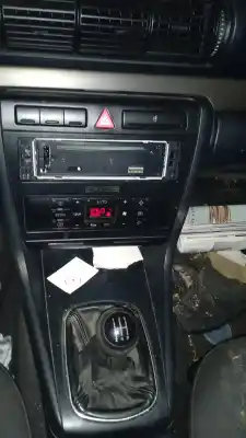 Verschrottungsfahrzeug audi a4 berlina (b5) 1.8 des jahres 1999 angetrieben adr