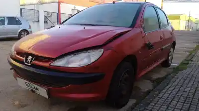 Véhicule à la ferraille peugeot                                            206 berlina                                                                                                                                                                                                                                                x-line                                                                                                                                                                                                                                                     de l'année 2001 alimenté wjy