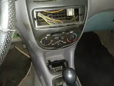 Véhicule à la ferraille peugeot                                            206 berlina                                                                                                                                                                                                                                                e-music                                                                                                                                                                                                                                                    de l'année 2000 alimenté kfx