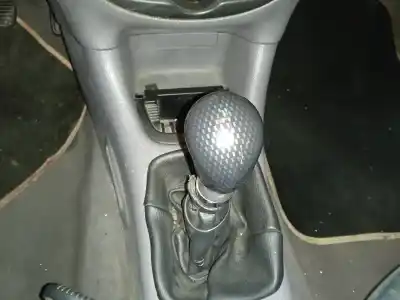 Véhicule à la ferraille peugeot                                            206 berlina                                                                                                                                                                                                                                                e-music                                                                                                                                                                                                                                                    de l'année 2000 alimenté kfx