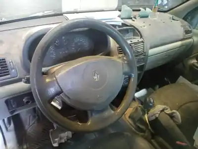 Здавання транспортного засобу renault   року 2001 потужний d4f