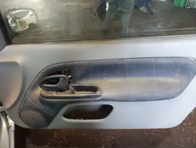 Здавання транспортного засобу renault   року 2001 потужний d4f