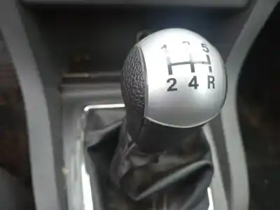 Veicolo di demolizione ford focus berlina (cap) ambiente (d) dell'anno 2006 alimentato kkda