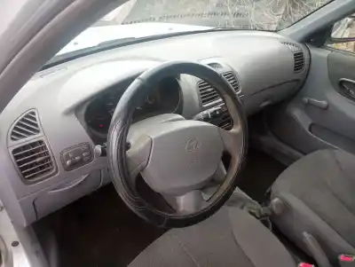 Veicolo di demolizione hyundai accent (lc) gl 4p dell'anno 2001 alimentato g4ea