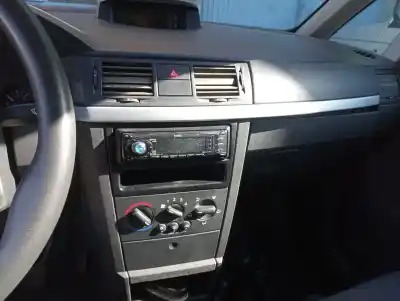 Veicolo di demolizione opel meriva cosmo dell'anno 2004 alimentato y17dt