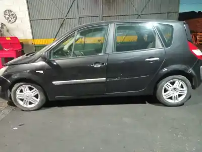 Veicolo di demolizione renault                                            scenic ii                                                                                                                                                                                                                                                  confort authentique                                                                                                                                                                                                                                        dell'anno 2005 alimentato k9k