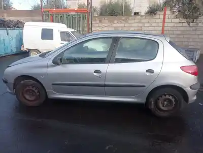 Vehículo de desguace peugeot 206 berlina xr del año 2000 con motor wjz