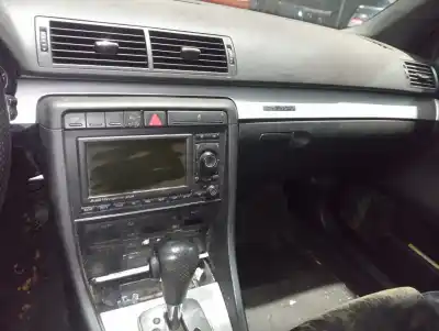 Veículo de Sucata audi a4 berlina (8e) 2.5 v6 24v tdi do ano 2004 alimentado bau