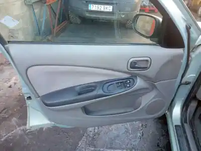 Véhicule à la ferraille nissan                                             almera (n16/e)                                                                                                                                                                                                                                             comfort                                                                                                                                                                                                                                                    de l'année 2002 alimenté yd22