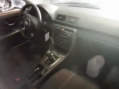 Veicolo di demolizione audi a4 berlina (8e) 1.9 tdi (96kw) dell'anno 2001 alimentato awx