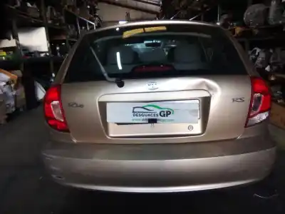 Vehicul casat kia rio ls berlina al anului 2004 alimentat a3d