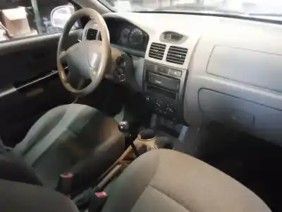 Vehicul casat kia rio ls berlina al anului 2004 alimentat a3d