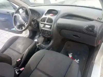 Veicolo di demolizione peugeot                                            206 berlina                                                                                                                                                                                                                                                e-music                                                                                                                                                                                                                                                    dell'anno 2002 alimentato 8hx