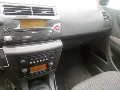 Scrapping Vehicle citroen c4 coupe vtr of the year 2006 powered kfu