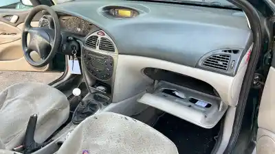 Veicolo di demolizione citroen c5 berlina 2.0 hdi premier dell'anno 2001 alimentato rhz