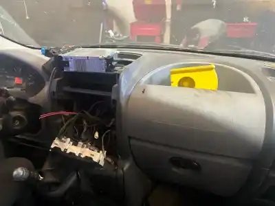 Veículo de Sucata peugeot expert tepee l1h1 premium do ano 2009 alimentado rhk