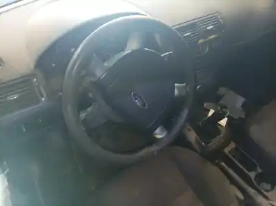 Veículo de Sucata ford mondeo iii sedán (b4y) 2.0 16v tddi / tdci do ano 2005 alimentado hjbb