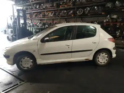 Здавання транспортного засобу peugeot 206 fastback (2a/c) 1.4 hdi eco 70 року 2003 потужний 8hx