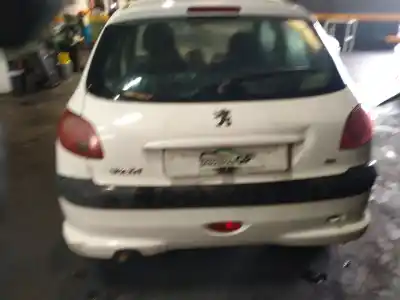 Здавання транспортного засобу peugeot 206 fastback (2a/c) 1.4 hdi eco 70 року 2003 потужний 8hx