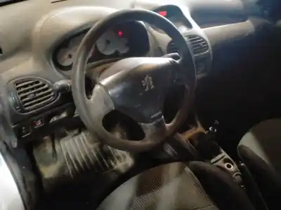 Здавання транспортного засобу peugeot 206 fastback (2a/c) 1.4 hdi eco 70 року 2003 потужний 8hx