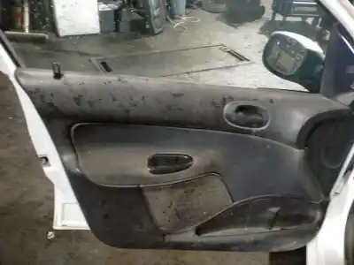 Здавання транспортного засобу peugeot 206 fastback (2a/c) 1.4 hdi eco 70 року 2003 потужний 8hx